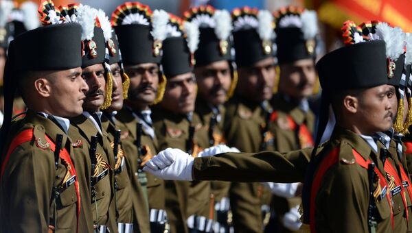 Военнослужащие гренадерского полка Вооруженных сил Индии во время военного парада в ознаменование 70-летия Победы в Великой Отечественной войне