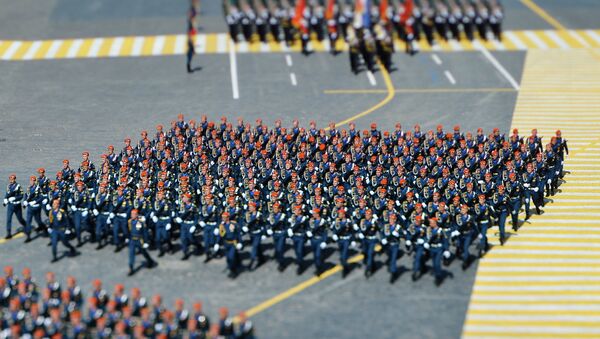 Военнослужащие парадных расчетов во время военного парада в ознаменование 70-летия Победы в Великой Отечественной войне 