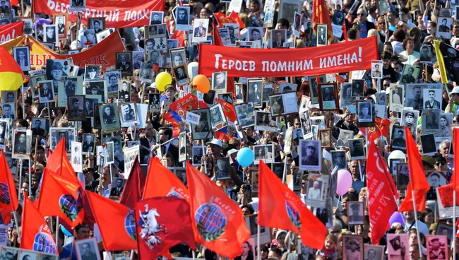Шествие Региональной патриотической общественной организации Бессмертный полк Москва по Красной площади. Архивное фото