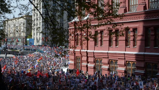 Шествие Региональной патриотической общественной организации Бессмертный полк Москва по Красной площади