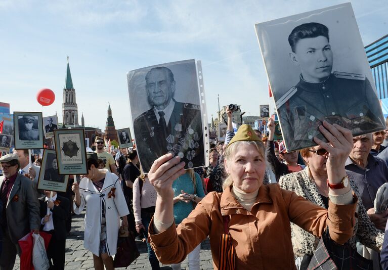 Шествие Региональной патриотической общественной организации Бессмертный полк Москва по Красной площади