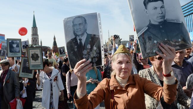 Шествие Региональной патриотической общественной организации Бессмертный полк Москва по Красной площади