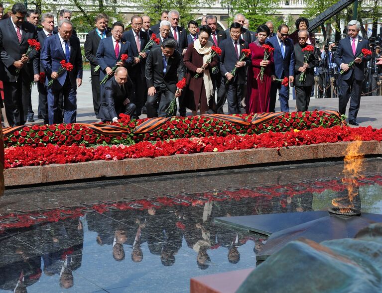 Церемония совместного возложения цветов к Могиле Неизвестного Солдата