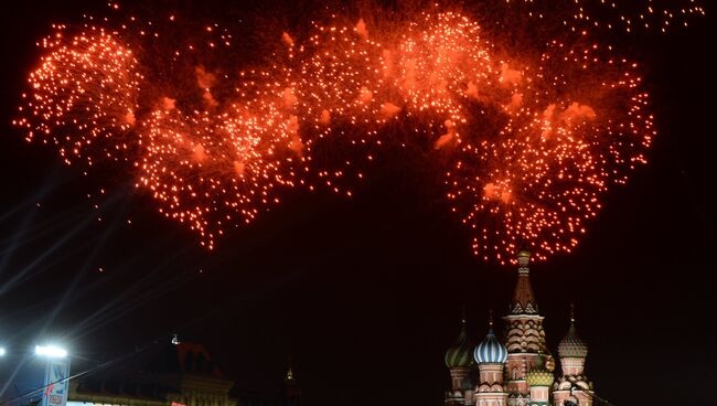 Праздничный салют в Москве в честь 70-летия Победы в Великой Отечественной войне 1941-1945 годов