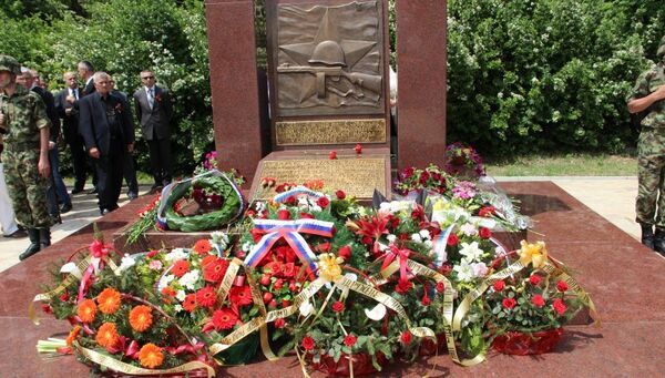Мемориал воинам CCCР, погибшим от налета авиации США, в Сербии