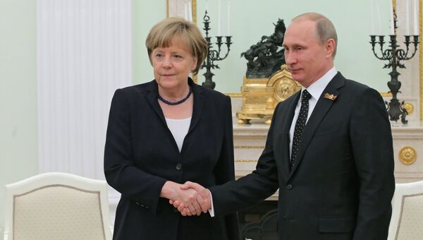 Президент России В.Путин с канцлером Федеративной Республики Германия А.Меркель. Архивное фото