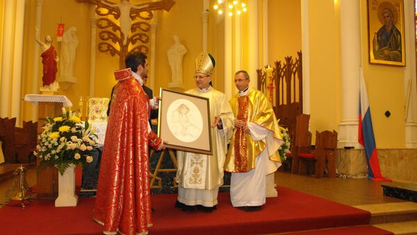 Префект Конгрегации канонизации святых кардинал Анджело Амато участвовует в богослужении по армянскому обряду