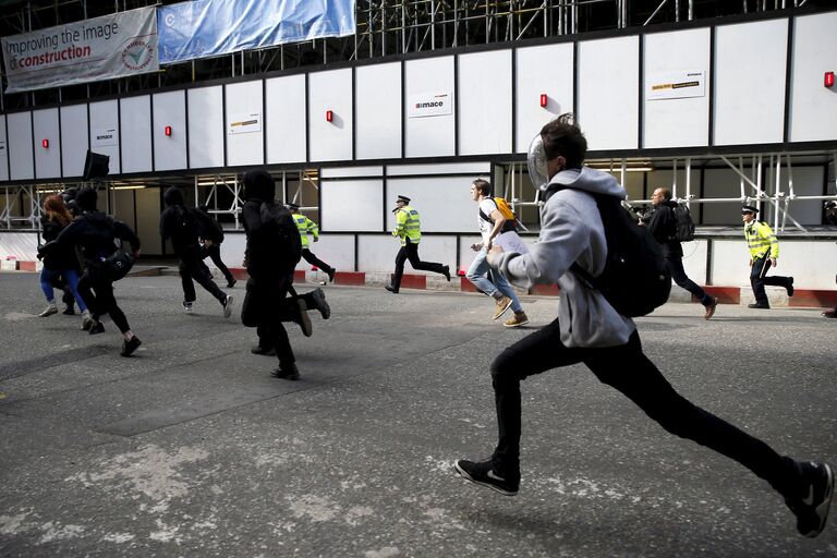 Протестующие против политики консерваторов в центре Лондона