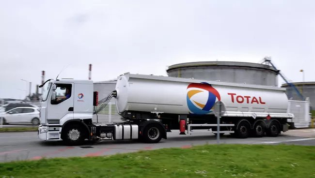Автоцистерна компании Total. Архивное фото