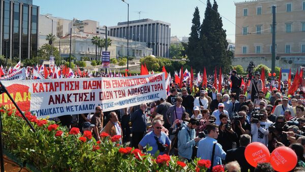 Участники первомайского митинга в Афинах