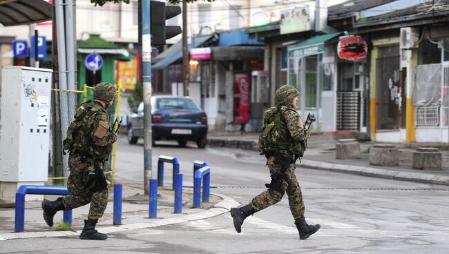 Вооруженные полицейские на улице Куманово, Македония