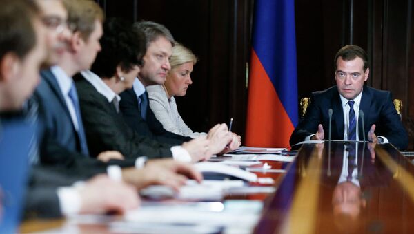 Председатель правительства РФ Дмитрий Медведев проводит в подмосковной резиденции Горки совещание об обеспечении устойчивого развития экономики и социальной стабильности в 2015 году