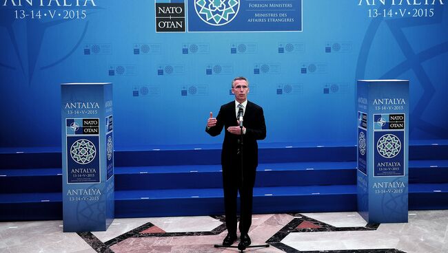 Генеральный секретарь НАТО Йенс Столтенберг на заседании глав МИД стран-членов НАТО. Анталья, 13 мая 2015. Архивное фото