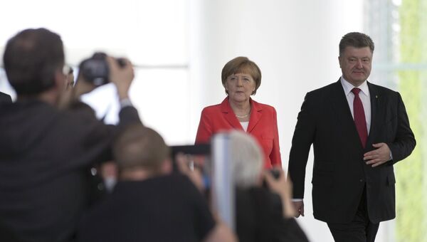 Канцлер Германии Ангела Меркель и президент Украины Петр Порошенко во время встречи в Берлине