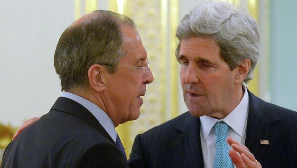 Министр иностранных дел России Сергей Лавров (слева) и госсекретарь США Джон Керри. Архивное фото