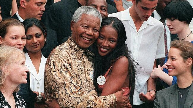 Супермодель Наоми Кэмпбелл и бывший президент ЮАР Нельсон Мандела. Архивное фото