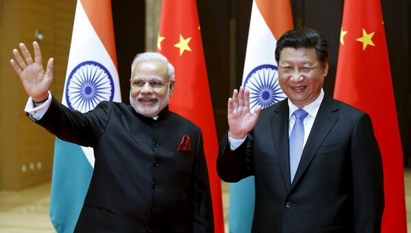 Премьер-министр Индии Нарендра Моди и президент Китая Си Цзиньпи во время встречи в Китае. 14 мая 2015