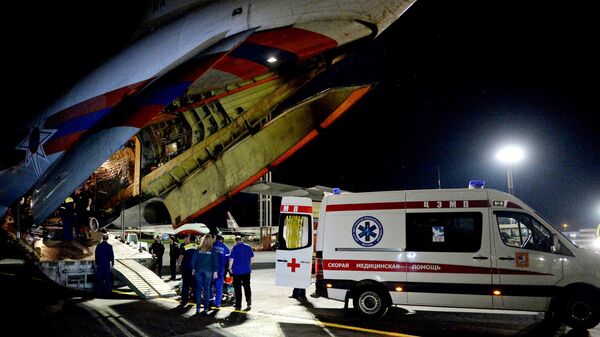 Самолет МЧС России доставил тяжелобольных детей из Донбасса на лечение в Москву. Архивное фото