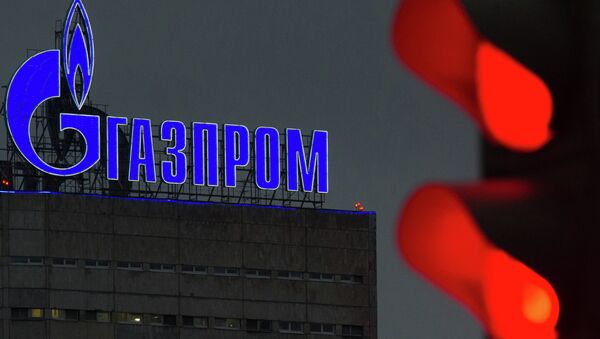 Логотип компании Газпром на административном здании в Москве