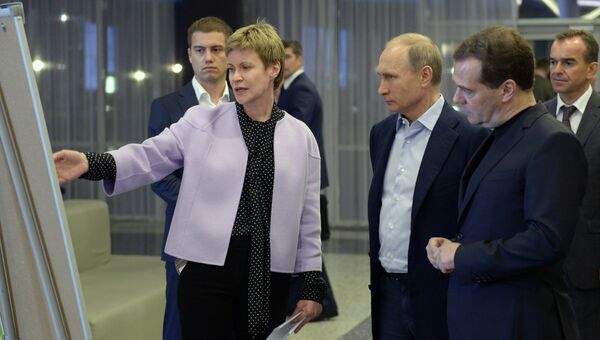 Президент РФ В.Путин и премьер-министр РФ Д.Медведев посетили в Сочи детский образовательный центр