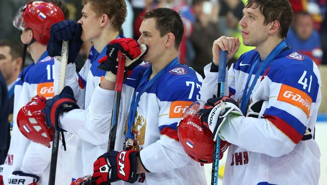 Игроки сборной России после окончания финального матча чемпионата мира по хоккею 2015