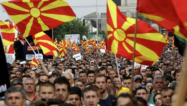 Флаги Македонии. Архивное фото