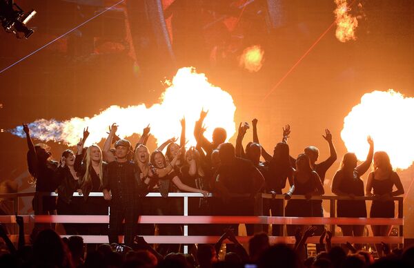 Американский рок-вокалист Дэвид Ли Рот выступает на церемонии вручения премии Billboard Music Awards. 17 мая 2015