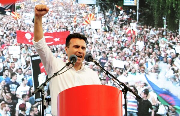 Лидер оппозиции Зоран Заев во время митинга в Скопье, Македония