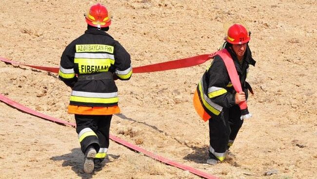 Сотрудники пожарной службы МЧС Азербайджана. Архивное фото