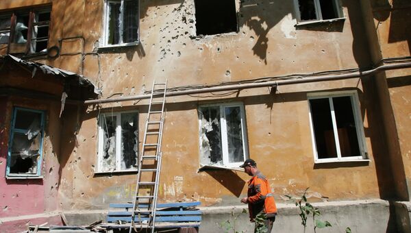Дом, разрушенный в результате обстрела украинскими силовиками в Донецке. Архивное фото