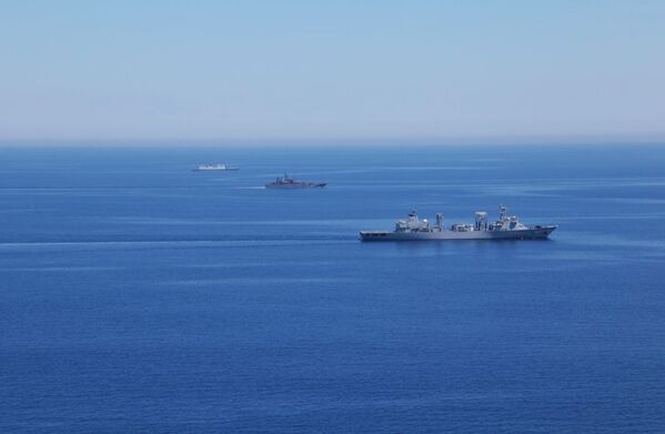 Корабли ВМС России и Китая во время совместных военных учений России и Китая в Средиземном море Морское взаимодействие 2015