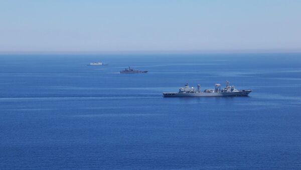 Корабли ВМС России и Китая во время совместных военных учений России и Китая в Средиземном море Морское взаимодействие 2015