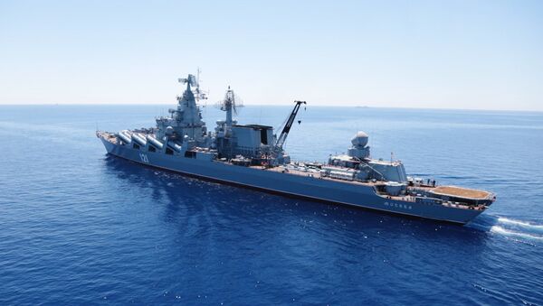 Гвардейский ракетный крейсер (ГРКР) Москва во время совместных военных учений России и Китая в Средиземном море Морское взаимодействие 2015. Архивное фото