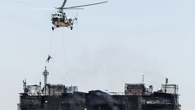 Пожар в многоэтажном доме в Баку