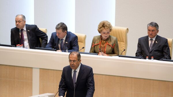 Министр иностранных дел РФ Сергей Лавров выступает на заседании Совета Федерации РФ. Архивное фото