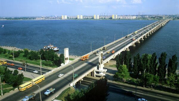 Автомобильный мост через Днепр. Архивное фото