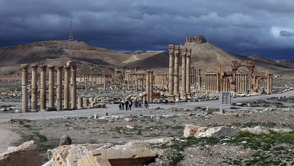 Вид на древнюю цитадель в Пальмире, Сирия. Архивное фото
