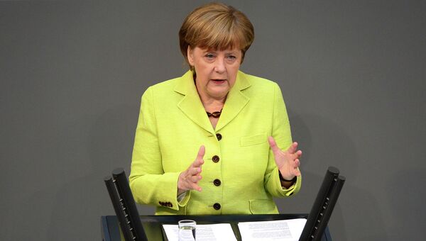 Канцлер Германии Ангела Меркель выступает в Бундестаге накануне отъезда на саммит Восточного партнерства в Риге