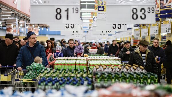 Посетители в гипермаркете Лента в Великом Новгороде