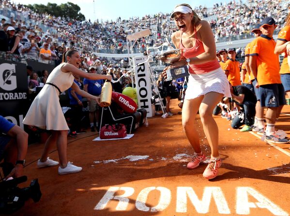Мария Шарапова после победы в теннисном турнире в Риме