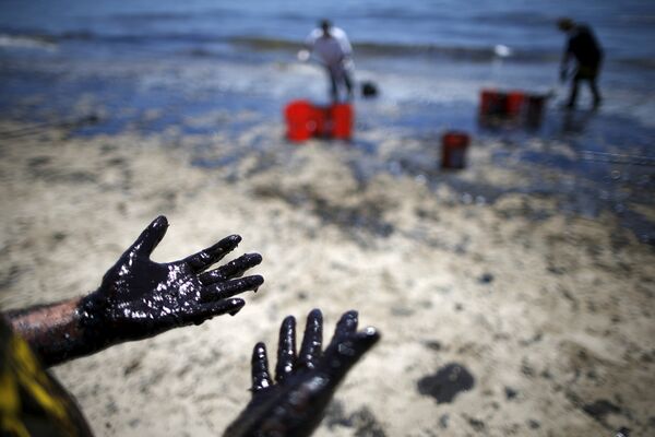 Утечка нефти у берегов Калифорнии, США