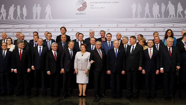 Совместное фото лидеров ЕС на саммите Восточное партнерство в Риге, Латвия. Архив
