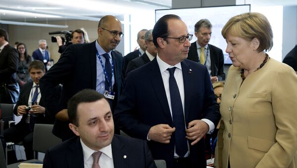 Канцлер Германии Ангела Меркель и президент Франции Франсуа Олланд на саммите Восточное партнерство в Риге, Латвия