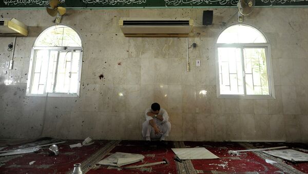 На месте взрыва в мечети на востоке Саудовской Аравии. 22 мая 2015