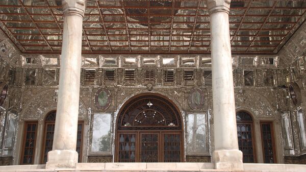 Зеркальный портик одного из дворцов Голестана в Тегеране