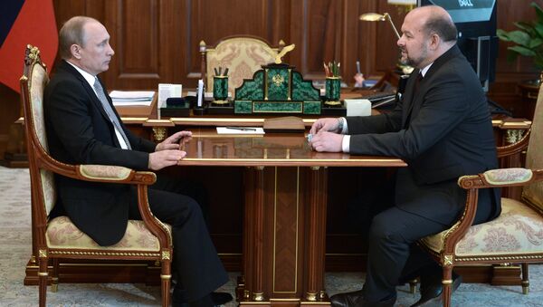 Президент России Владимир Путин (слева) и губернатор Архангельской области Игорь Орлов во время встречи в Кремле