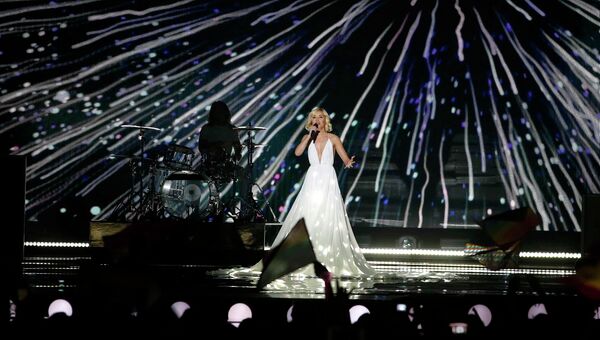 Полина Гагарина выступает в финале конкурса Евровидение