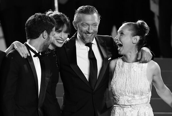 Французская актриса Майвенн, французский актер Венсан Кассель и французская актриса Эммануэль Берко. 68-ой Каннский кинофестиваль, май 2015 год