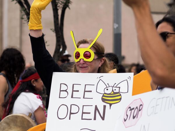 Акции протеста против продуктов с ГМО Марш против Монсанто в Лос-Анджелесе