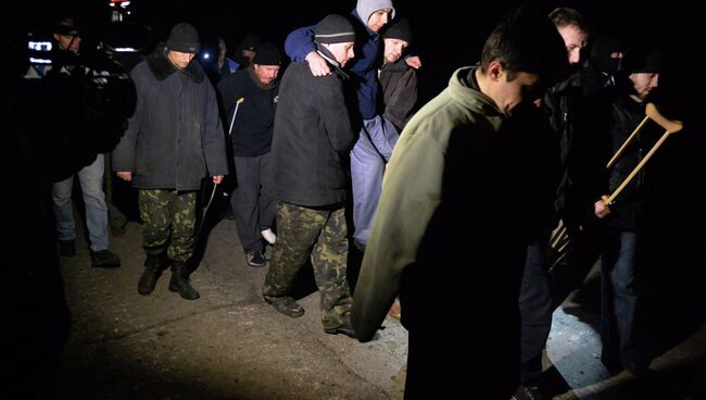 Обмен пленными между ополченцами и украинскими силовикам. Архивное фото